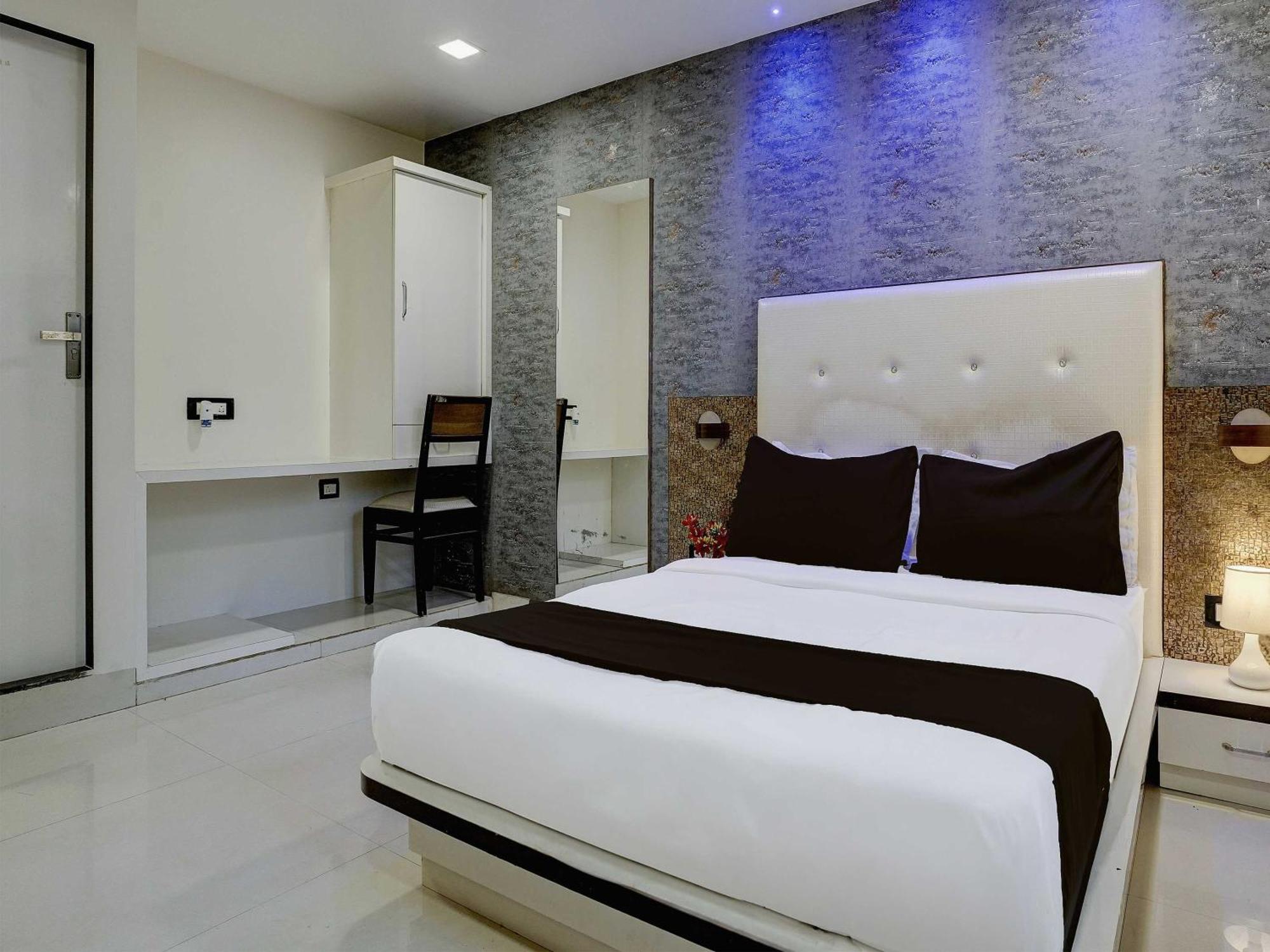 Hotel O Golden Star Mumbai Exterior photo
